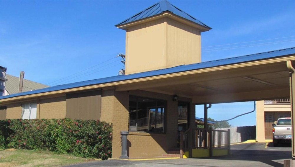 Xecutive Inn and Suites